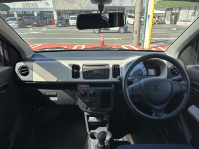 アルト(スズキ)中古車 後席から見た前席