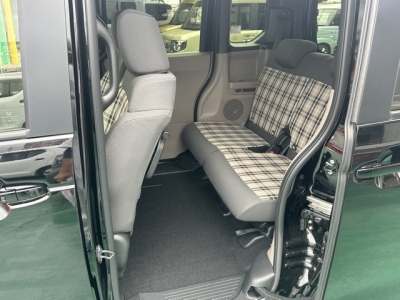 N-BOX(ホンダ)届出済未使用車 後席内装