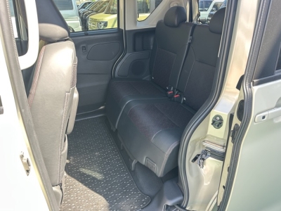 新型ルークス(ニッサン)中古車 後席内装