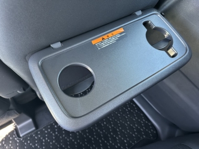新型ルークス(ニッサン)中古車 後席から見た前席