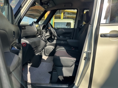 新型ルークス(ニッサン)中古車 前席内装