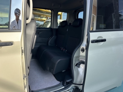 新型ルークス(ニッサン)中古車 後席内装
