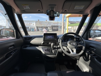 新型ルークス(ニッサン)中古車 後席から見た前席