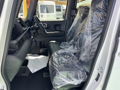 新型N-BOX(ホンダ)届出済未使用車 前席内装