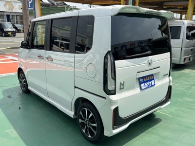 新型N-BOX(ホンダ)届出済未使用車 後方