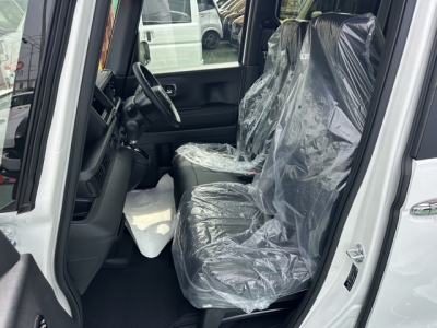 新型N-BOX(ホンダ)届出済未使用車 前席内装