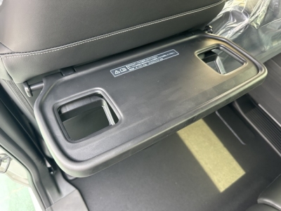新型N-BOX(ホンダ)届出済未使用車 後席から見た前席