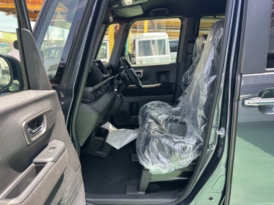 新型N-BOX(ホンダ)届出済未使用車 前席内装