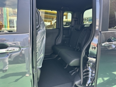 新型N-BOX(ホンダ)届出済未使用車 後席内装