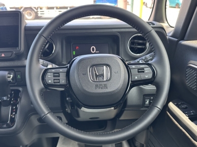 新型N-BOX(ホンダ)届出済未使用車 内外装写真