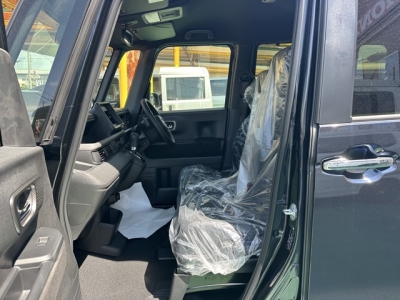 新型N-BOX(ホンダ)届出済未使用車 前席内装