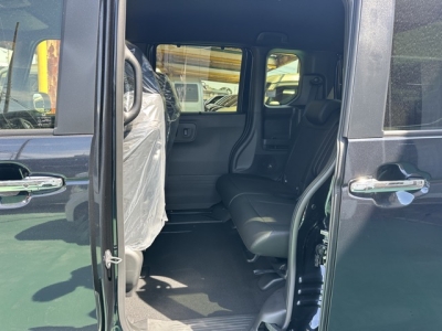 新型N-BOX(ホンダ)届出済未使用車 後席内装