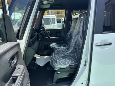 新型N-BOX(ホンダ)届出済未使用車 前席内装
