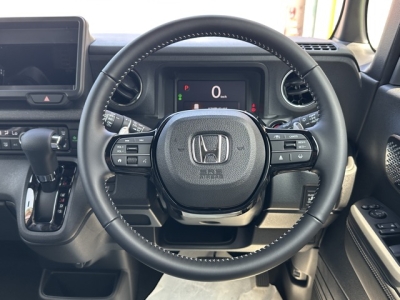新型N-BOX(ホンダ)届出済未使用車 内外装写真