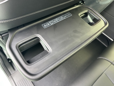 新型N-BOX(ホンダ)届出済未使用車 後席から見た前席