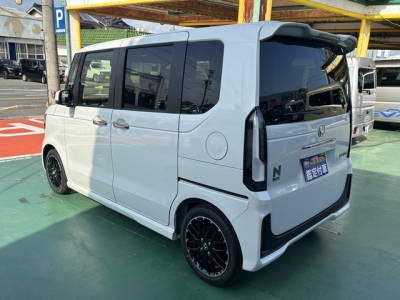 新型N-BOX(ホンダ)届出済未使用車 後方