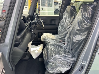 新型N-BOX(ホンダ)届出済未使用車 前席内装