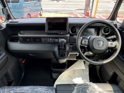 新型N-BOX(ホンダ)届出済未使用車 内外装写真他