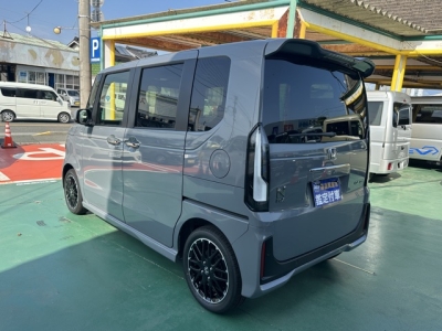 新型N-BOX(ホンダ)届出済未使用車 後方