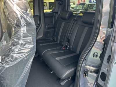 新型N-BOX(ホンダ)届出済未使用車 後席内装