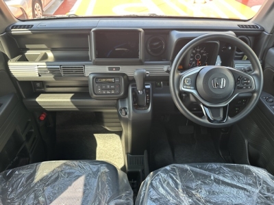 N-VAN(ホンダ)届出済未使用車 後席から見た前席