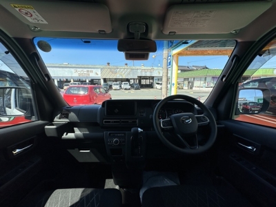 アトレー(ダイハツ)中古車 後席から見た前席