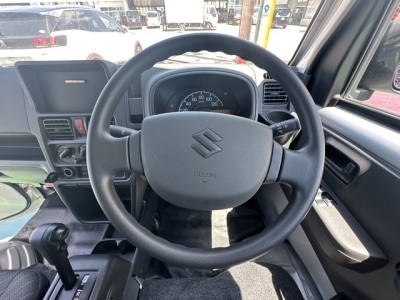 キャリートラック(スズキ)中古車 後席から見た前席
