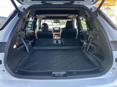 アウトランダーPHEV(三菱)中古車 内外装写真他２
