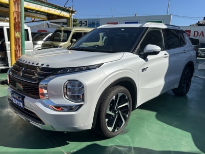 アウトランダーPHEV(三菱)中古車 前方