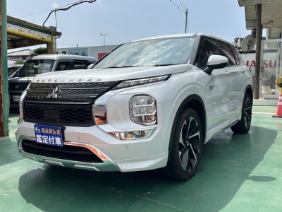 アウトランダーPHEV(三菱)中古車 前方