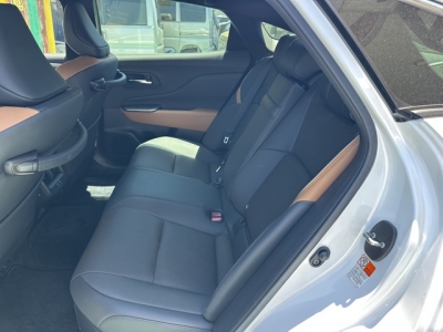 クラウンクロスオーバー(トヨタ)中古車 後席内装