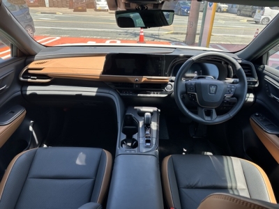 クラウンクロスオーバー(トヨタ)中古車 後席から見た前席