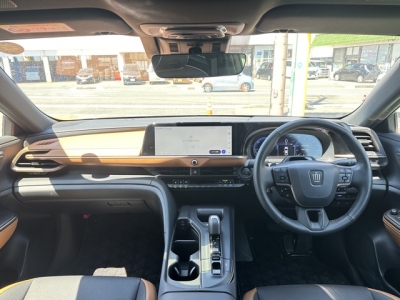 クラウンクロスオーバー(トヨタ)中古車 後席から見た前席