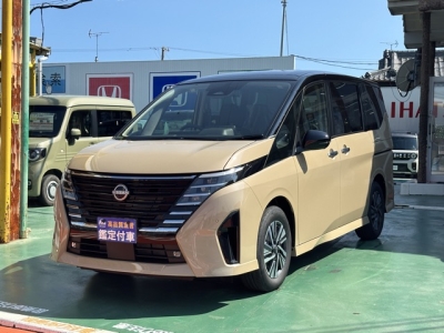 セレナ(ニッサン)登録済未使用車 前方