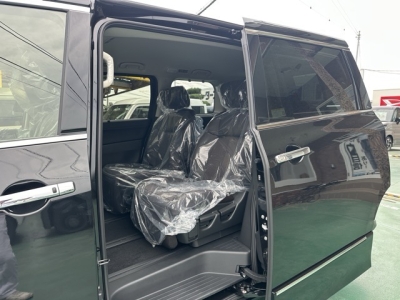 エルグランド(ニッサン)登録済未使用車 後席内装