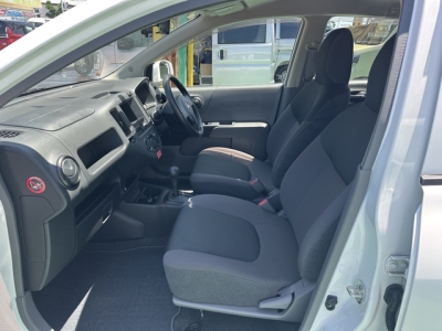 AD(ニッサン)中古車 前席内装