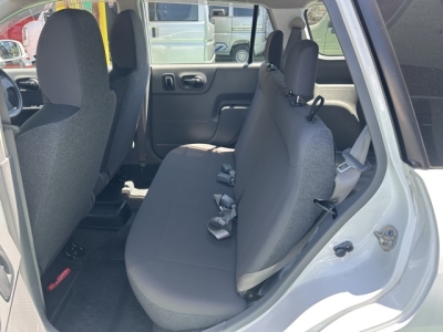 AD(ニッサン)中古車 後席内装
