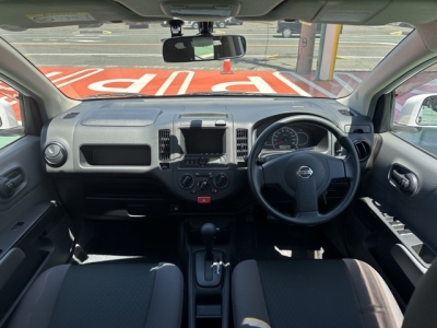 AD(ニッサン)中古車 後席から見た前席