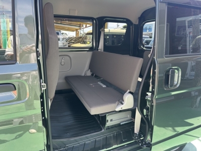 NV１００クリッパー(ニッサン)届出済未使用車 後席内装