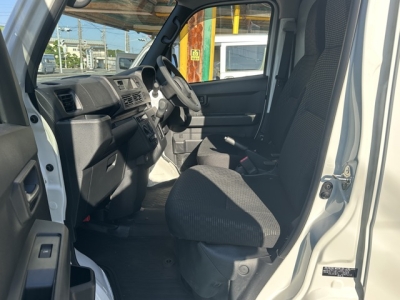 サンバーバン(スバル)中古車 前席内装
