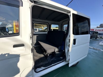 サンバーバン(スバル)中古車 後席内装