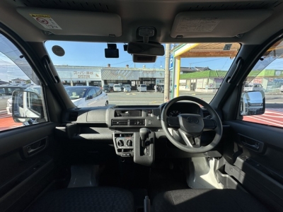 サンバーバン(スバル)中古車 後席から見た前席
