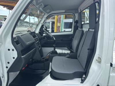 キャリイトラックのOEM(スズキ)届出済未使用車 前席内装