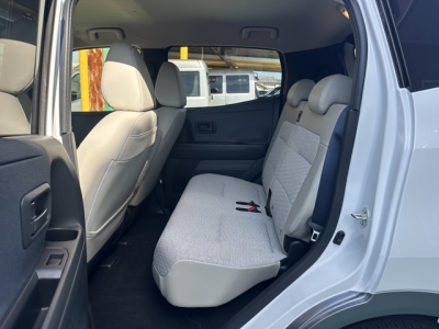 サクラ(ニッサン)中古車 後席内装
