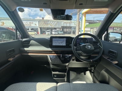 サクラ(ニッサン)中古車 後席から見た前席
