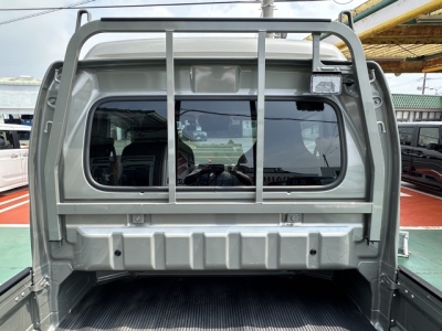 キャリートラック(スズキ)中古車 後席から見た前席