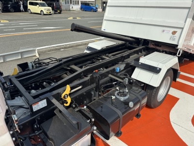 キャンター(三菱)登録済未使用車 後席内装