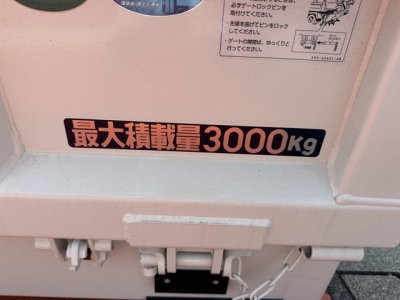 キャンター(三菱)登録済未使用車 内外装写真他1