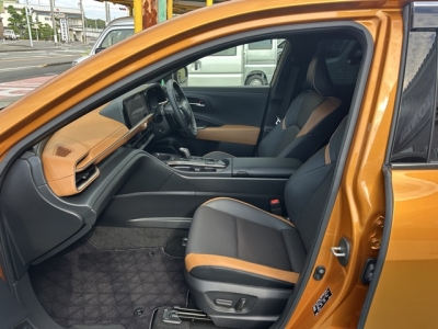 クラウンクロスオーバー(トヨタ)中古車 前席内装