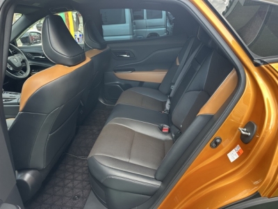 クラウンクロスオーバー(トヨタ)中古車 後席内装